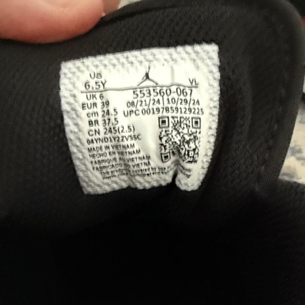 Nike Kids Black and Red Air Jordan Low Top Sneakers like new - Picture 4 of 7